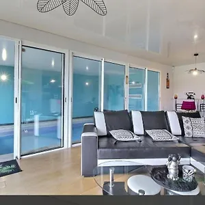 Gite Avec Piscine Interieure Hébergement de vacances Plésidy